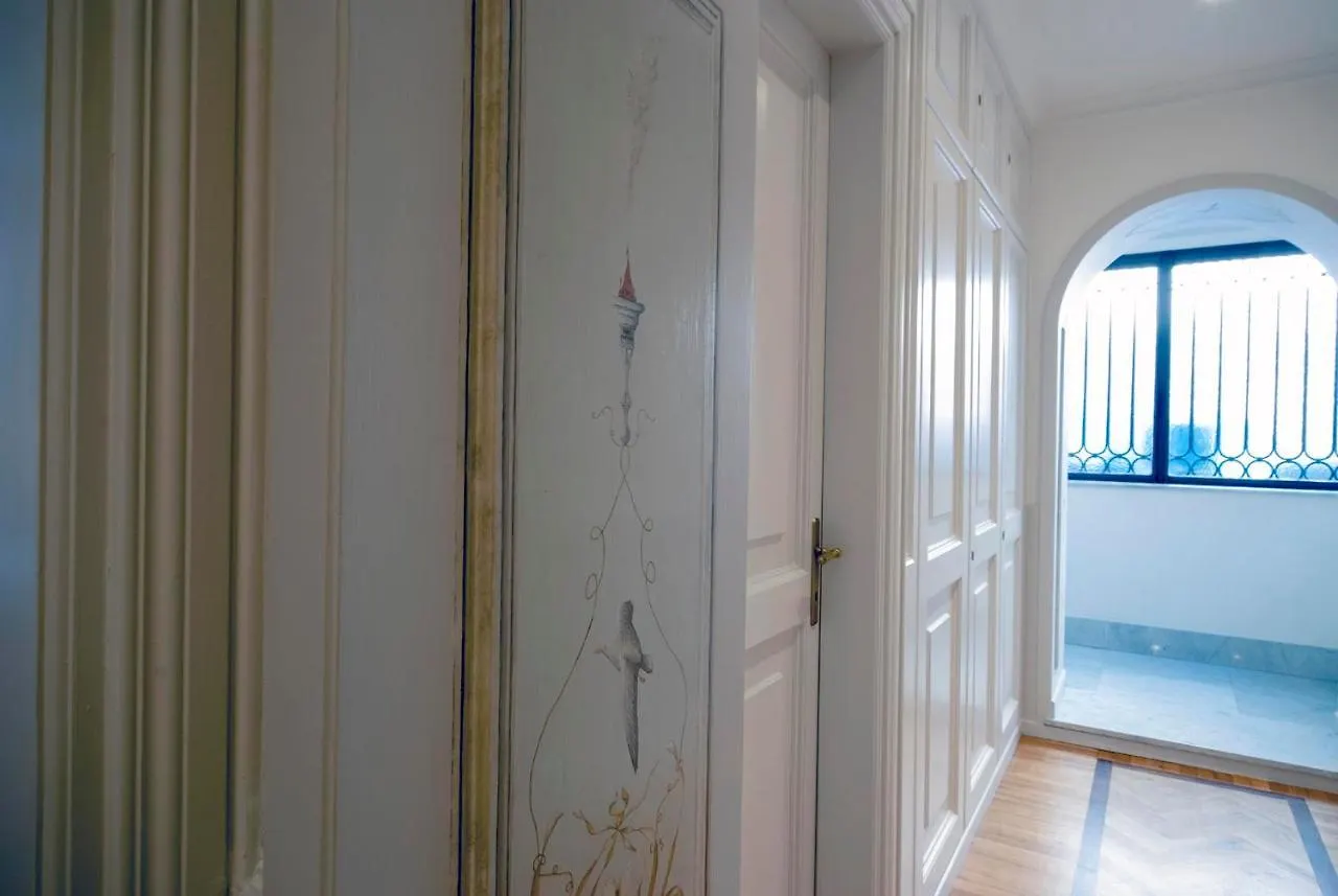 Trinita Dei Monti 3 Bedroom Apartment With Terrace Rome